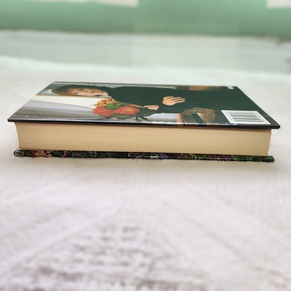 Nora Roberts Garden Trilogy Hardback - Picture 5 of 14
